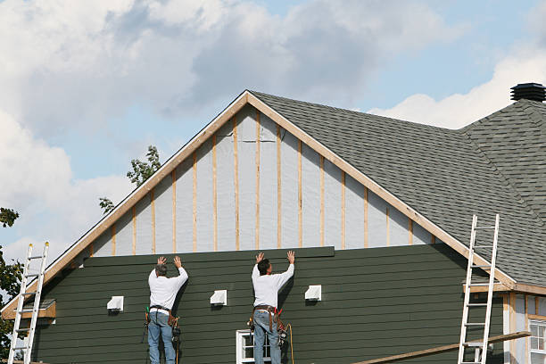 Professional Siding Contractor technician working in Braddock, VA